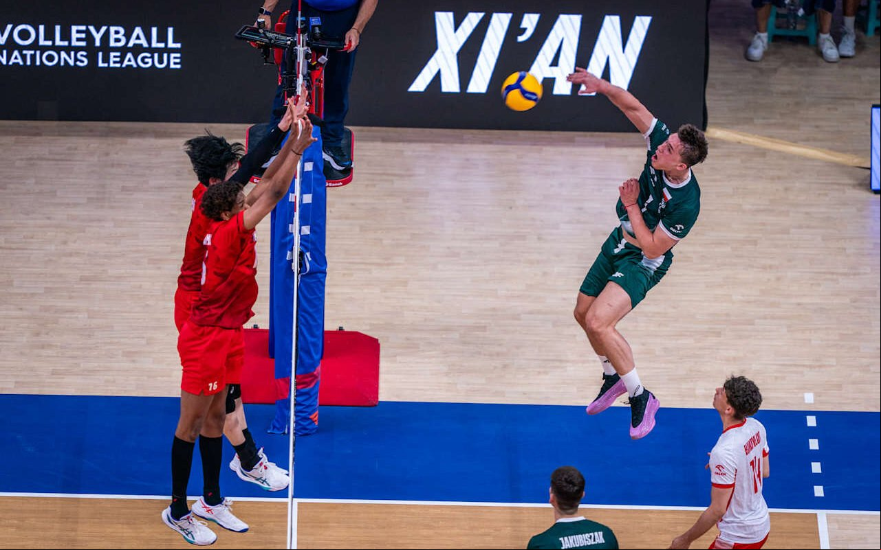 Polônia venceu o Japão com set de 45 minutos (Foto: Volleyball World)