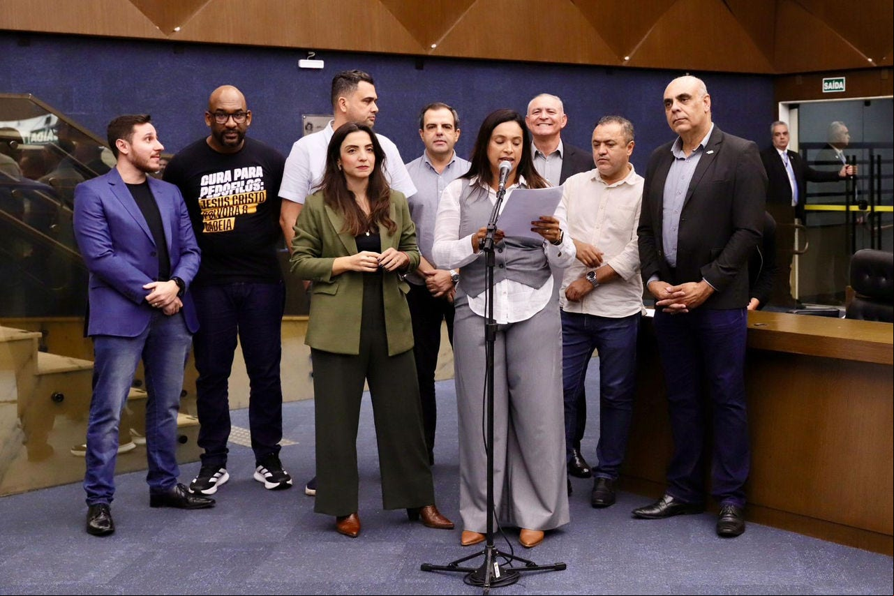 Grupo é formado por nove parlamentares