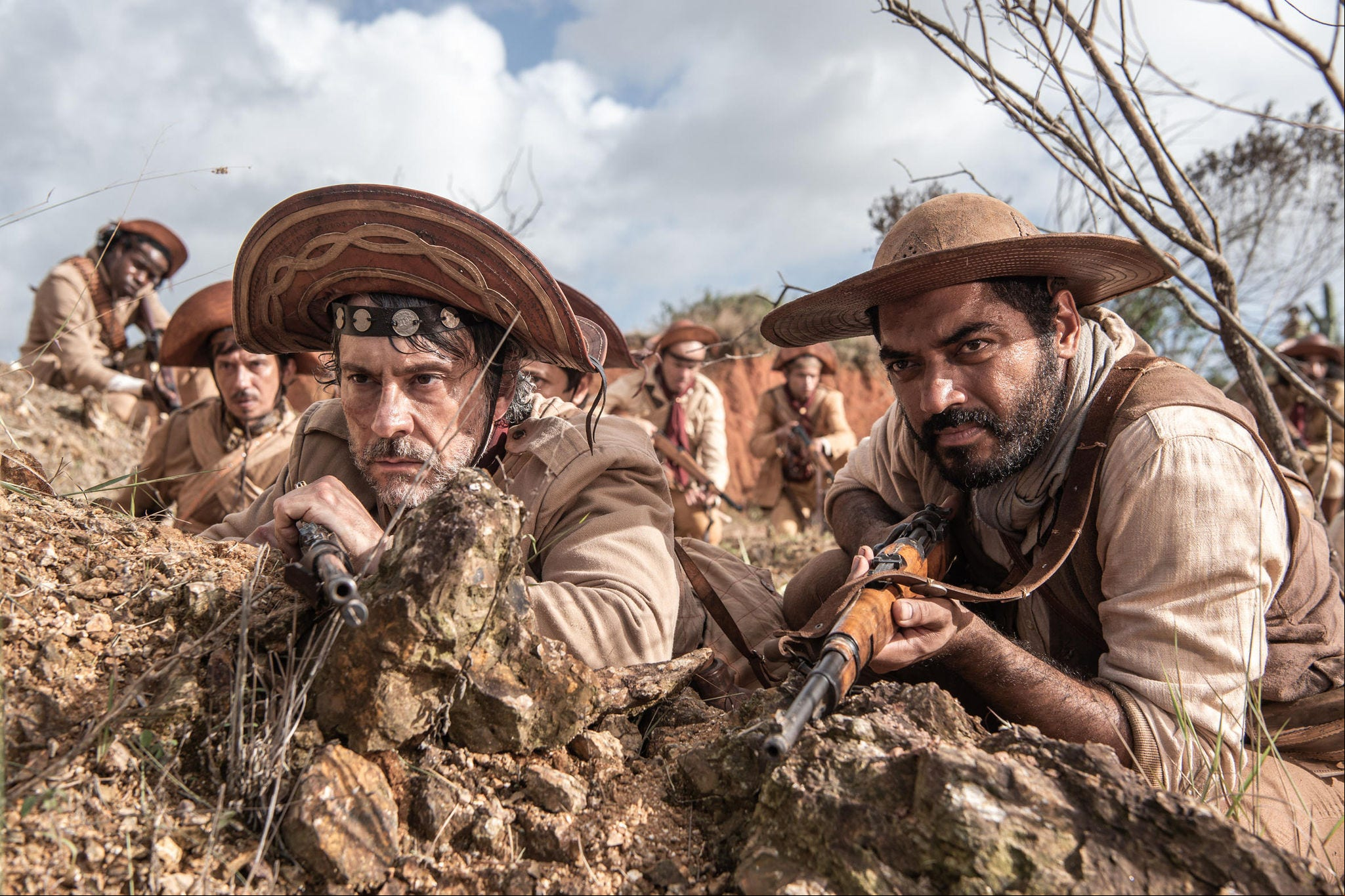 Miguel Inácio (Alexandre Nero) e Josué (Thomás Aquino)