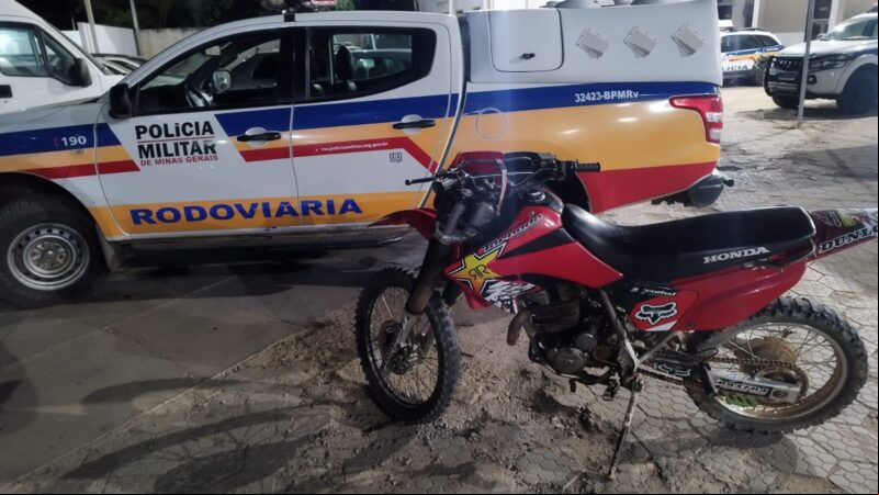 Polícia apreende drogas e duas motos com sinais de adulteração durante operação na MGC-122