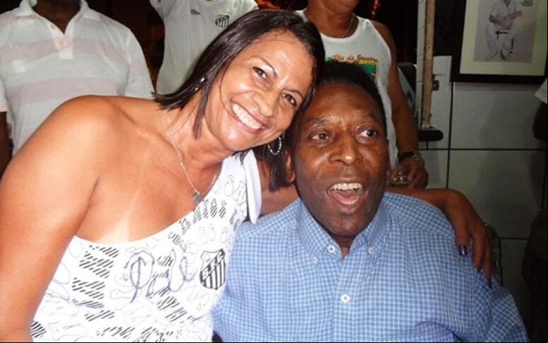 Fã de Pelé, Vilminha Santista esteve presente na despedida do Rei, em dezembro de 2022, na Vila Belmiro. (Foto: Acervo pessoal)