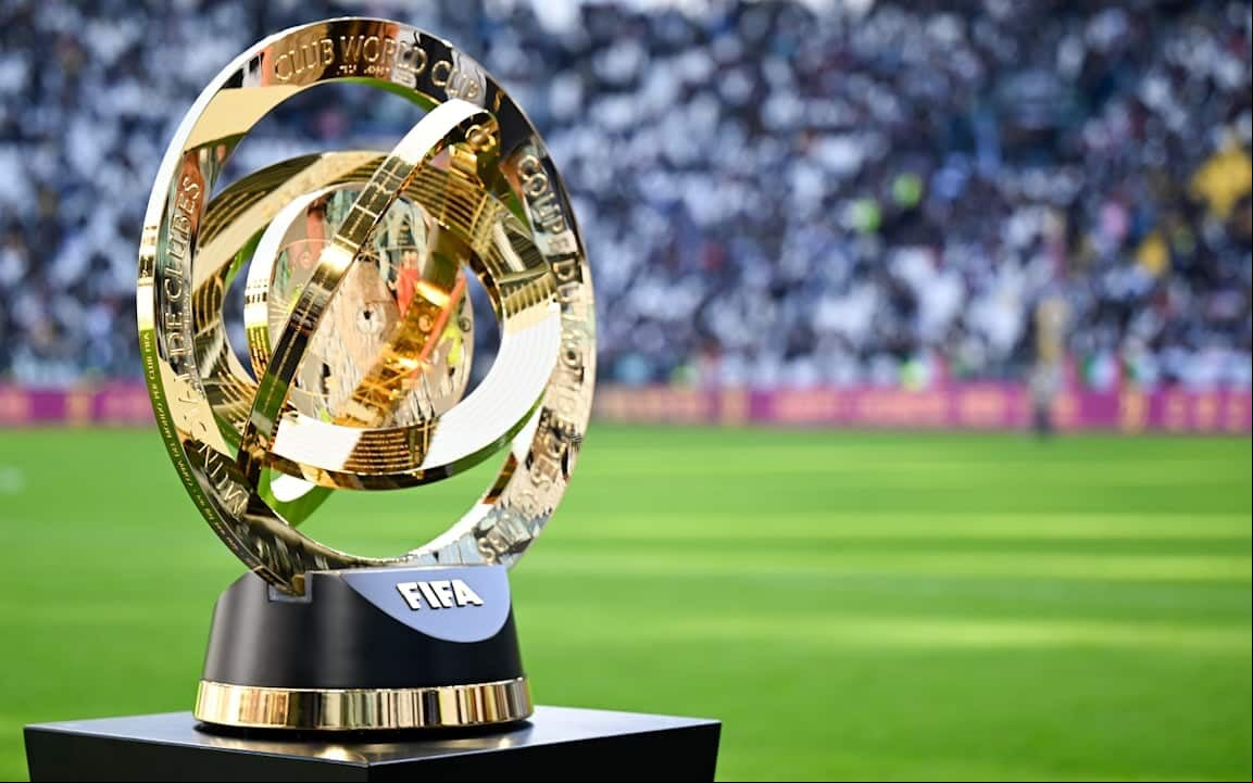 Troféu do Mundial de Clubes exposto em jogo da Juventus, na Itália (Foto: Divulgação/Juventus)
